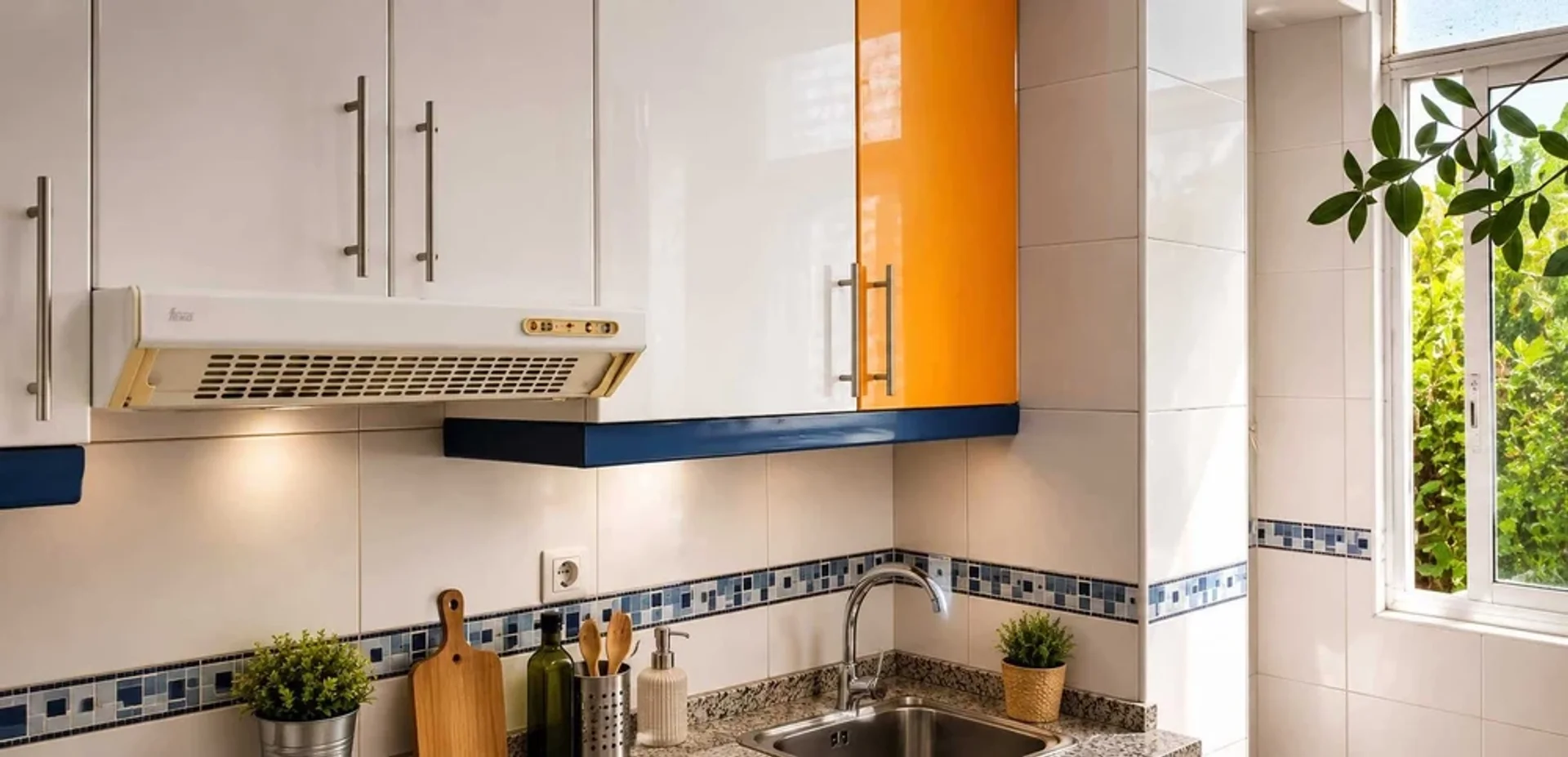Habitación estudiantil luminosa y aireada con fácil acceso a la universidad en