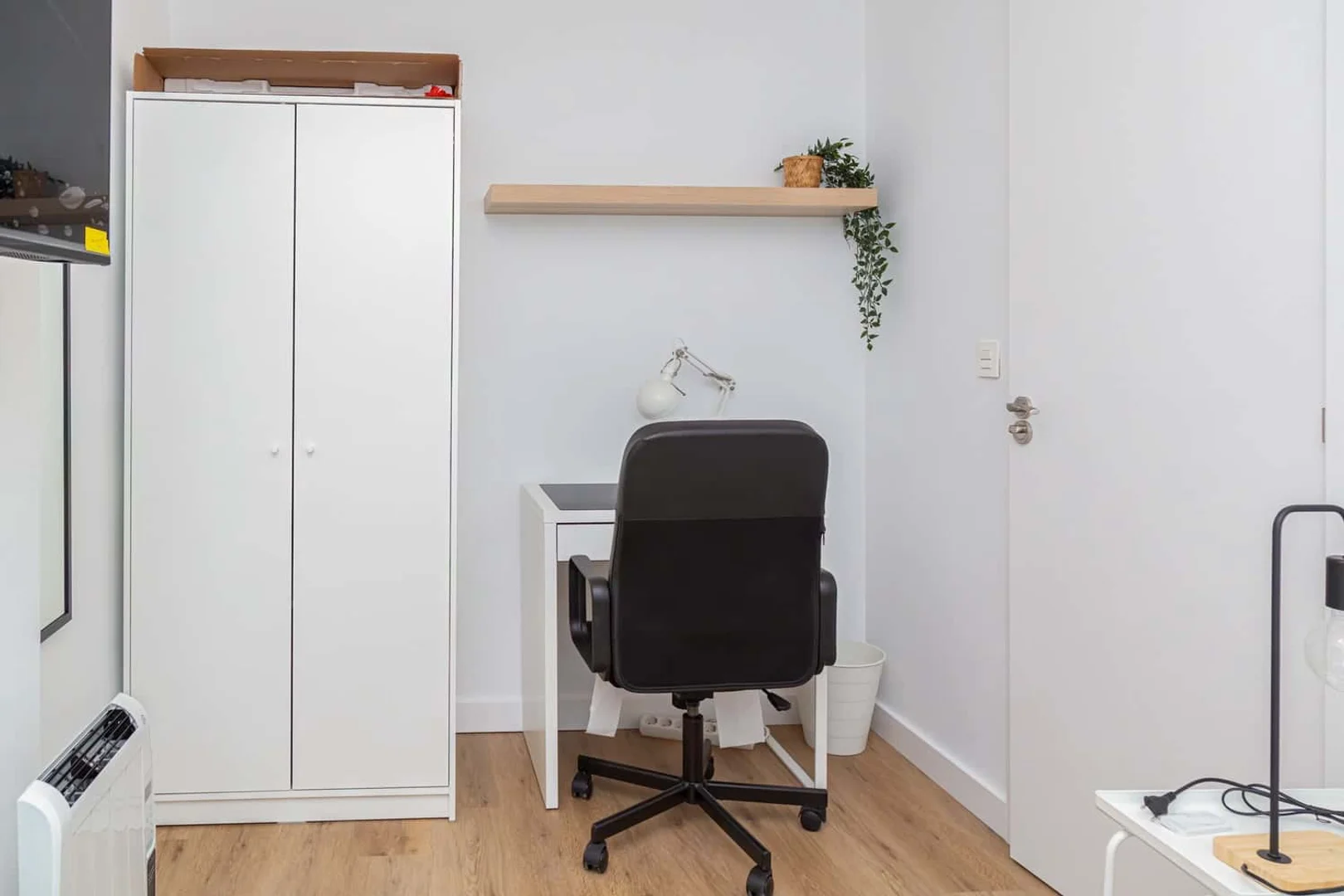 Habitación estudiantil amplia y cómoda en