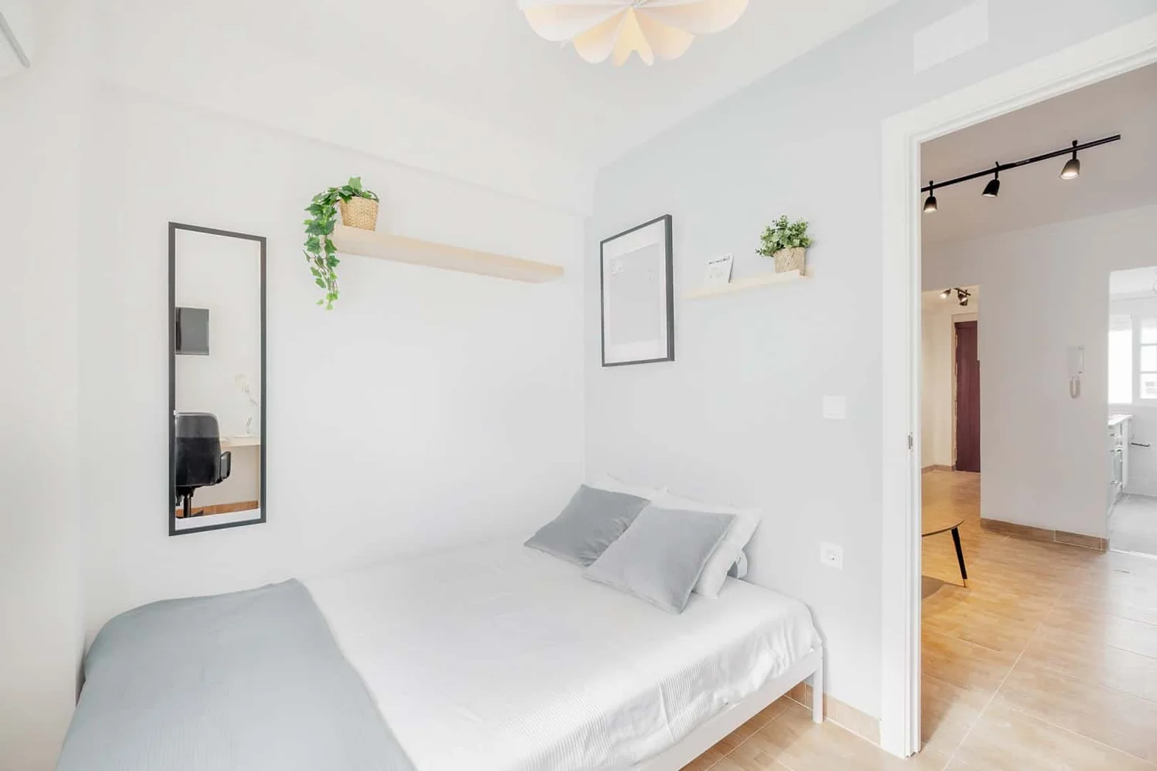 Habitación en apartamento estudiantil en alquiler en , completamente amueblado