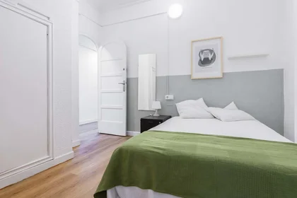 Chambre privée à Gran Via del Marqués del Túria, 46, 1º, L'Eixample, 46005 València, Valencia, Spain, image 2 de 32