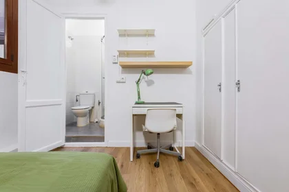 Chambre privée à Gran Via del Marqués del Túria, 46, 1º, L'Eixample, 46005 València, Valencia, Spain, image 3 de 32