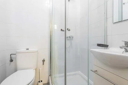 Chambre privée à Gran Via del Marqués del Túria, 46, 1º, L'Eixample, 46005 València, Valencia, Spain, image 32 de 32