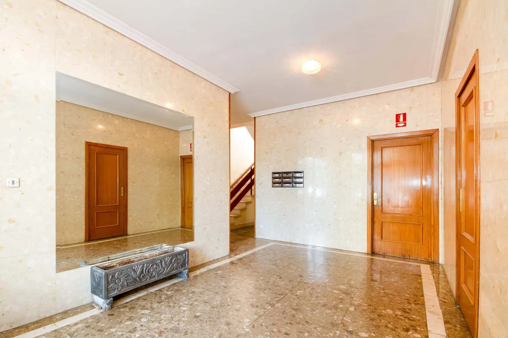 Habitación estudiantil económica cerca del campus en 