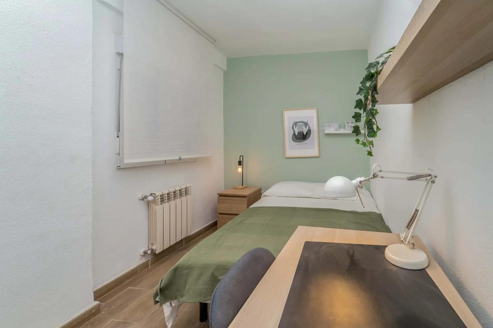 Chambre d'étudiant économique avec emplacement pratique dans