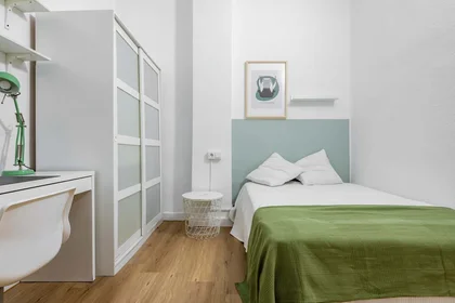 Chambre privée à Gran Via del Marqués del Túria, 46, 1º, L'Eixample, 46005 València, Valencia, Spain, image 2 de 30