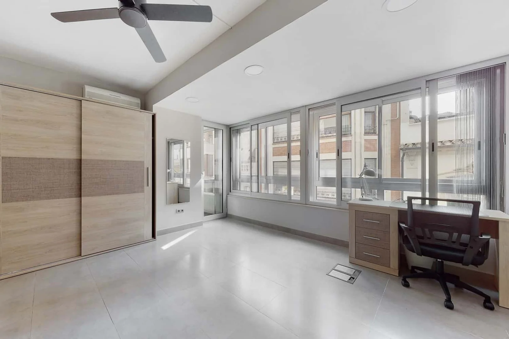 Habitación estudiantil económica con ubicación conveniente en 