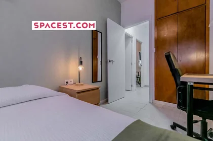 Private room at C. Artesanía, 2, bajo a, 47005 Valladolid, Spain, image 1 of 10