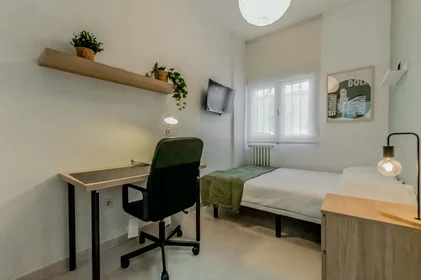 Chambre privée à C. Artesanía, 2, bajo a, 47005 Valladolid, Spain, image 18 de 30