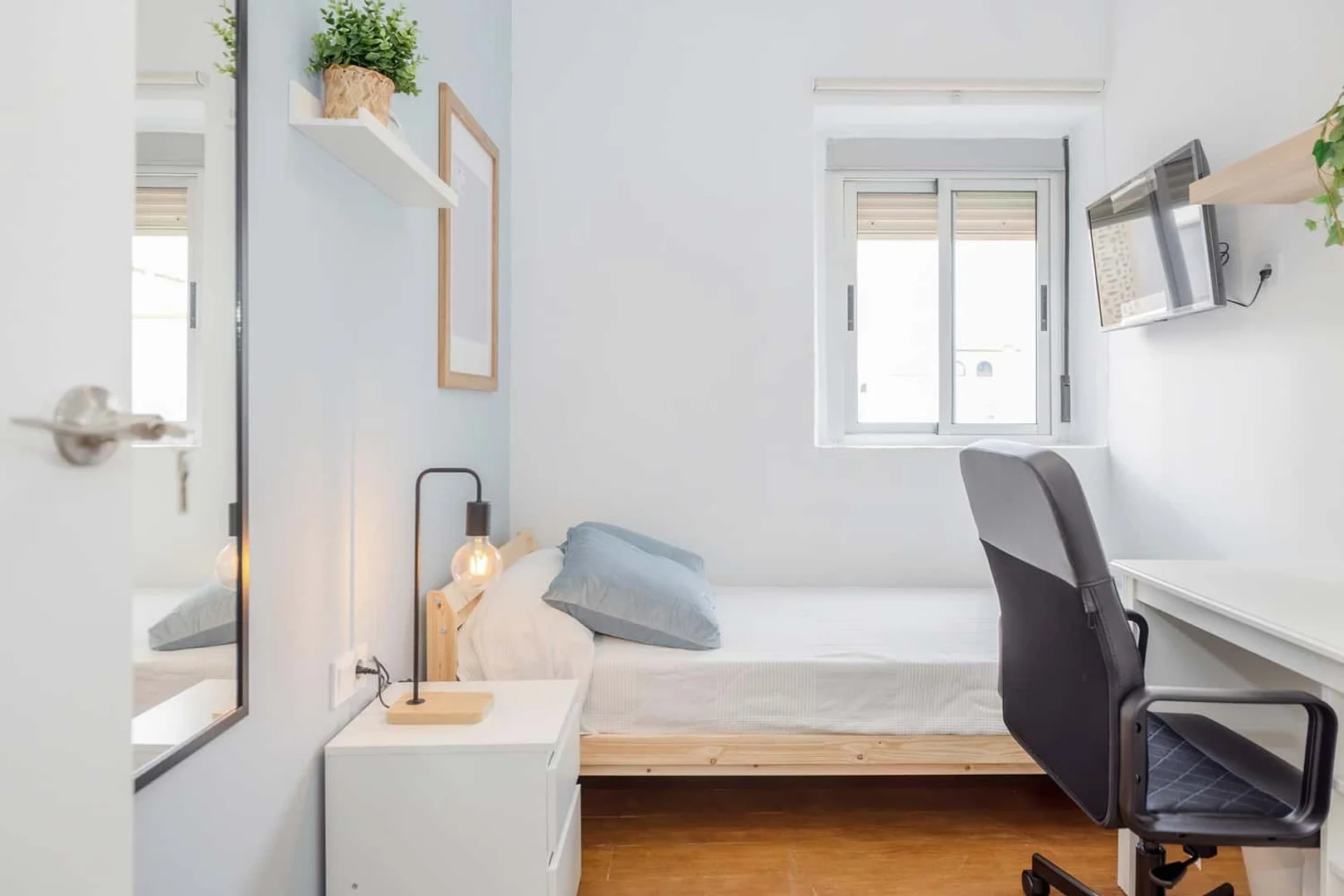 Habitación asequible para estudiantes con buena iluminación en 