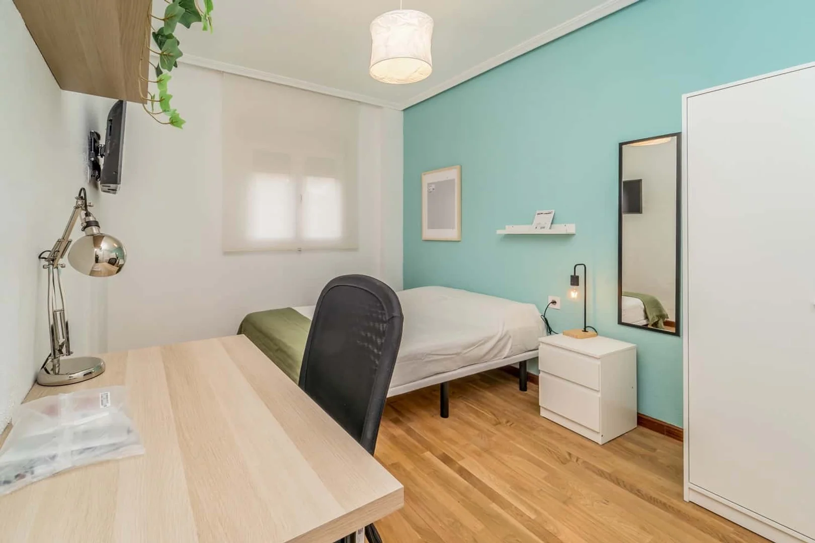 Economical student room with convenient location in 