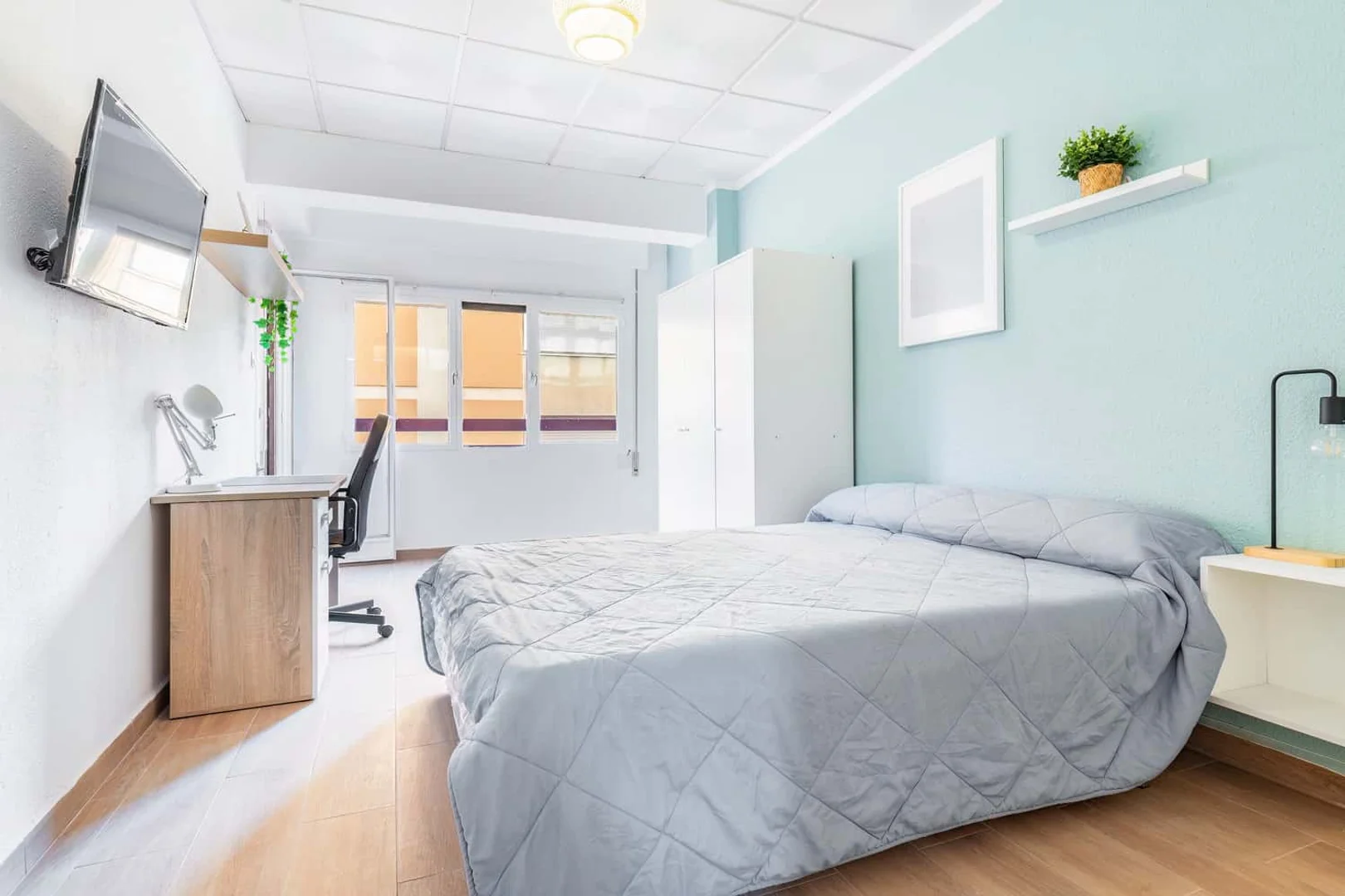 Habitación asequible para estudiantes con buena iluminación en 