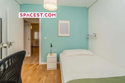 Private room at C. Silio, 8, 3º puerta c, 47005 Valladolid, Spain, image 1 of 10