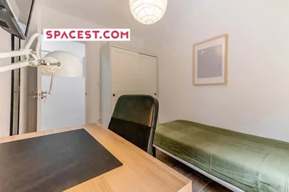 Private room at P.º del Cauce, 60, 1º, 47005 Valladolid, Spain, image 1 of 10