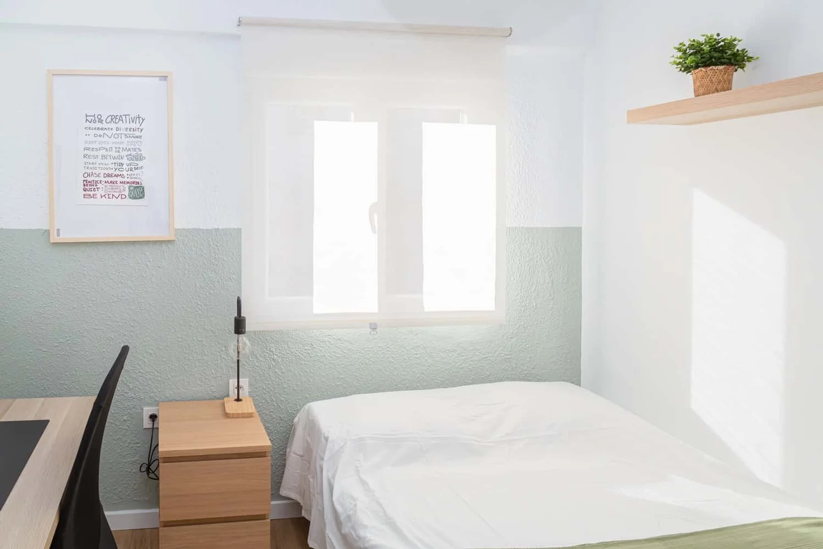 Camera per studenti in  con area studio e servizi in comune