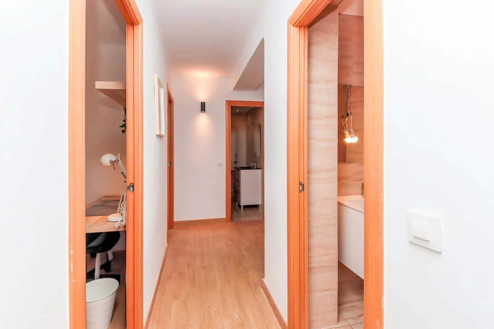 Habitación para estudiantes en  con área de estudio y facilidades compartidas