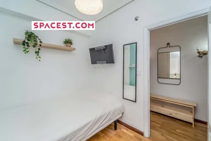 Private room at C. Silio, 8, 3º puerta c, 47005 Valladolid, Spain, image 1 of 10