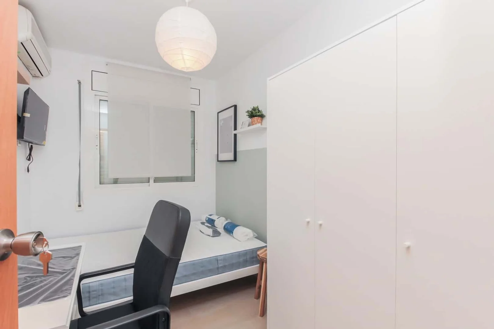 Habitación en apartamento estudiantil en alquiler en , completamente amueblado