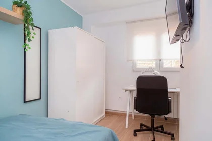 Quarto privado em C. de Las Navas de Tolosa, 46, 3º puerta a, Delicias, 50010 Zaragoza, Spain, imagem 3 de 36