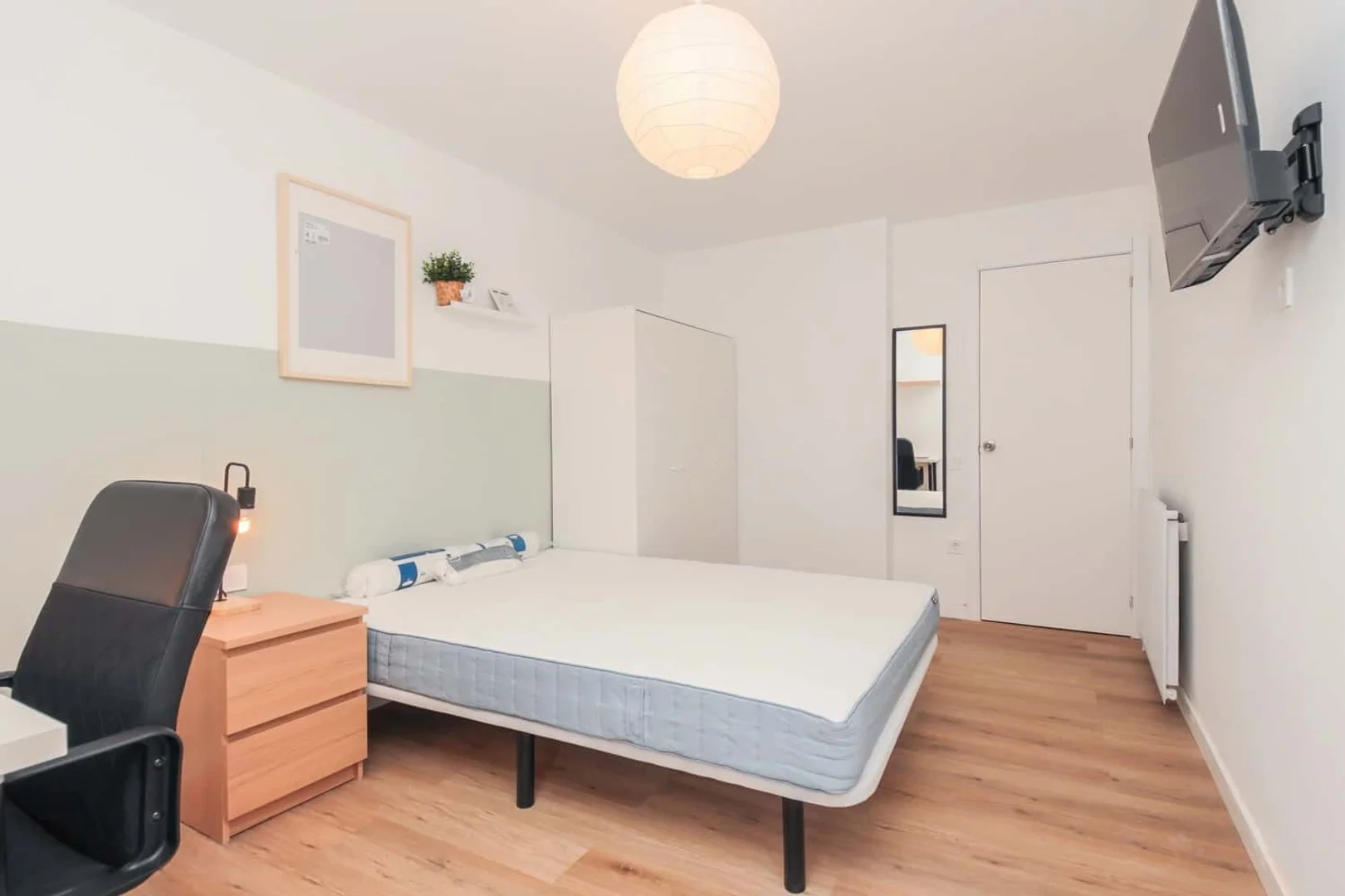 Habitación estudiantil económica con ubicación conveniente en