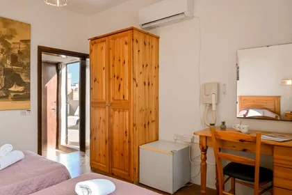 Privatzimmer in der 1 Triq Il- Qasab, San Ġiljan, Malta, bild 7 von 29