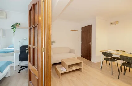 Quarto privado em Pl. los Pinos, 11405 Jerez de la Frontera, Cádiz, Spain, imagem 12 de 38