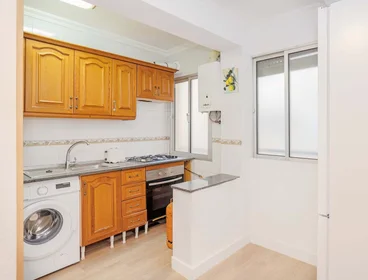 Quarto privado em Pl. los Pinos, 11405 Jerez de la Frontera, Cádiz, Spain, imagem 13 de 38