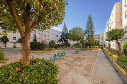 Quarto privado em Pl. los Pinos, 11405 Jerez de la Frontera, Cádiz, Spain, imagem 25 de 38