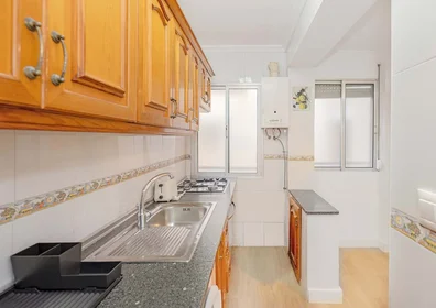 Quarto privado em Pl. los Pinos, 11405 Jerez de la Frontera, Cádiz, Spain, imagem 34 de 38