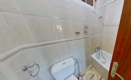 Quarto privado em Pl. los Pinos, 11405 Jerez de la Frontera, Cádiz, Spain, imagem 37 de 38
