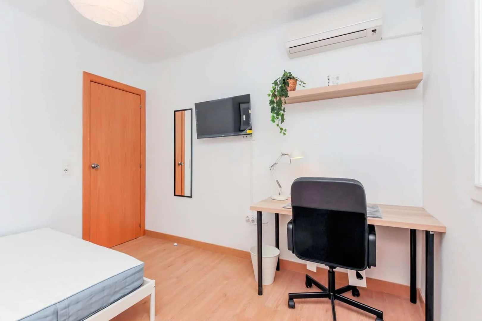 Quarto de estudante funcional perfeito para estudar em 