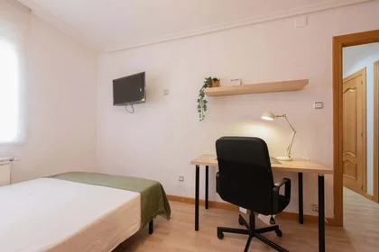 Chambre privée à Calle de Sta Lucía, 42D, 1º, 47005 Valladolid, Spain, image 3 de 18