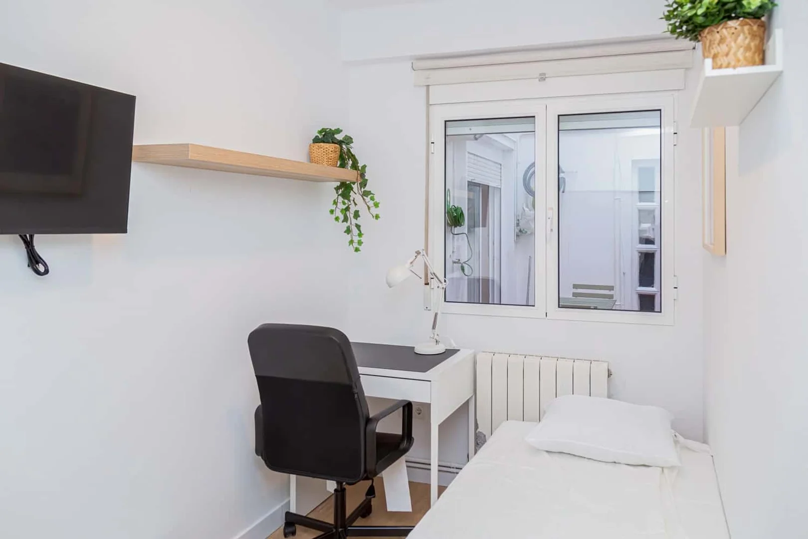 Habitación estudiantil económica cerca del campus en 