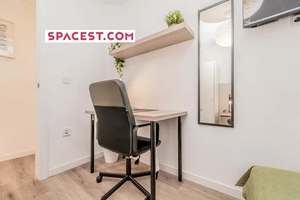 Private room at C. Peña de Francia, 8, 1º a, 47011 Valladolid, Spain, image 1 of 10
