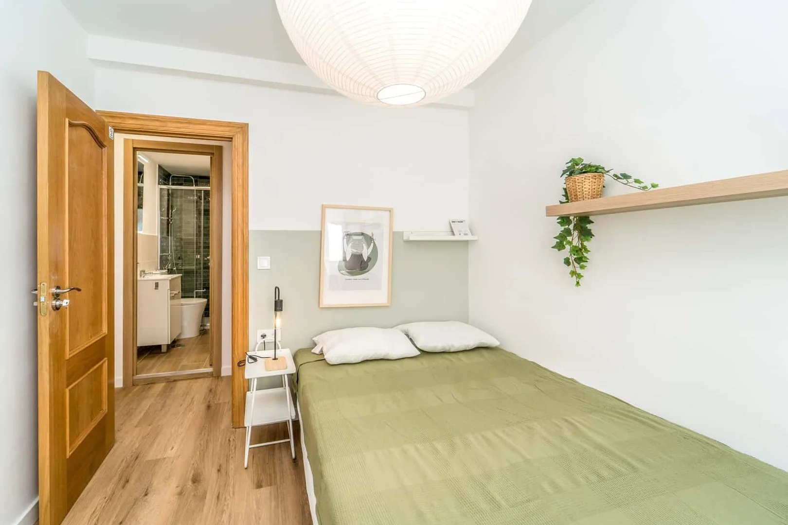 Chambre d'étudiant lumineuse et aérée avec accès facile à l'université dans 