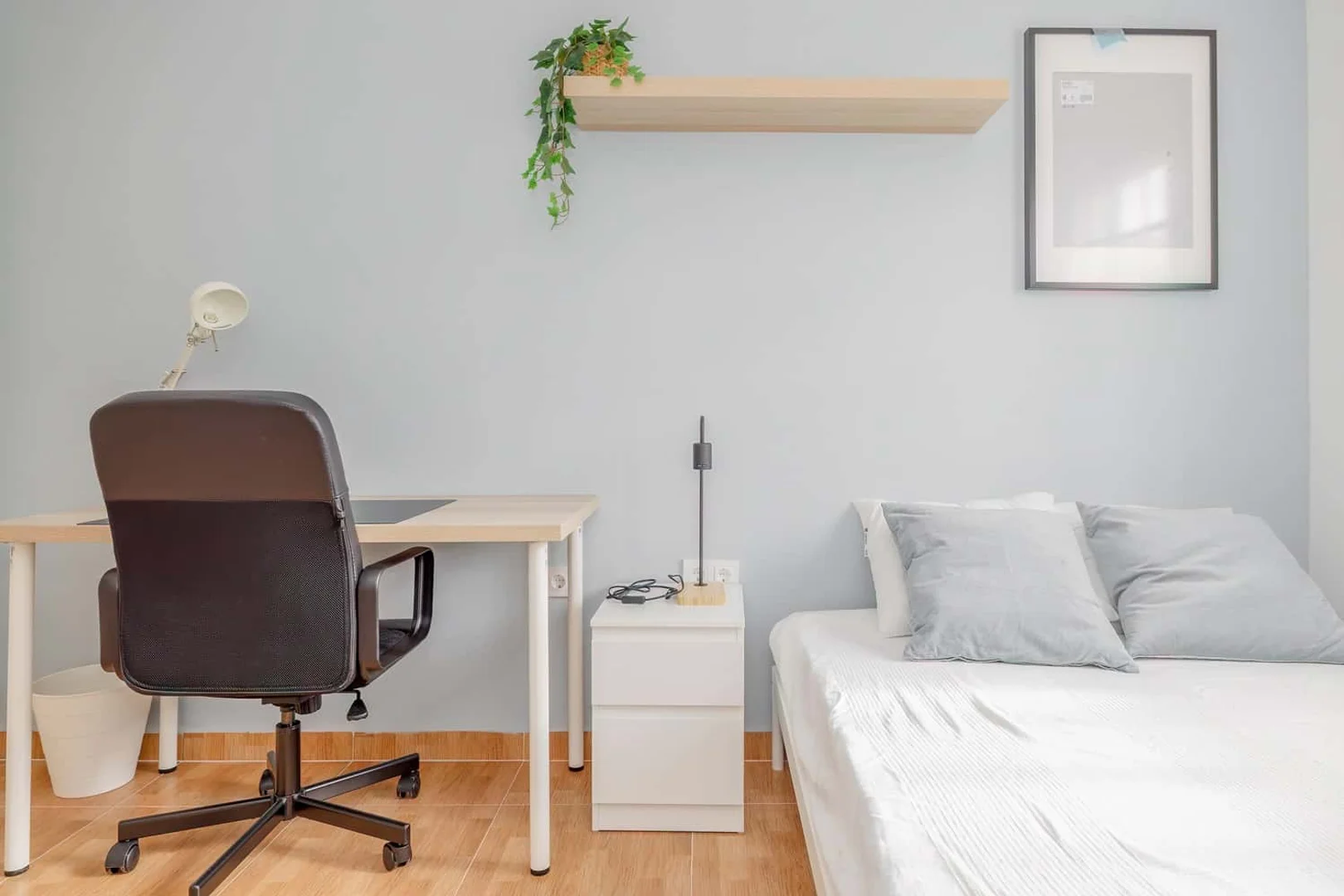 Habitación para estudiantes en  con área de estudio y facilidades compartidas