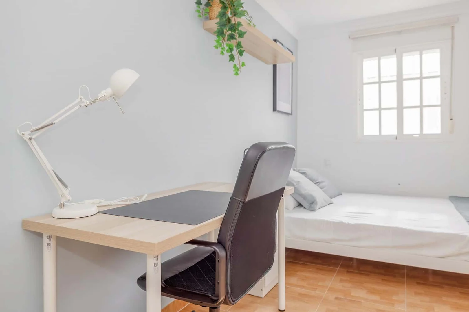 Habitación asequible para estudiantes con buena iluminación en 