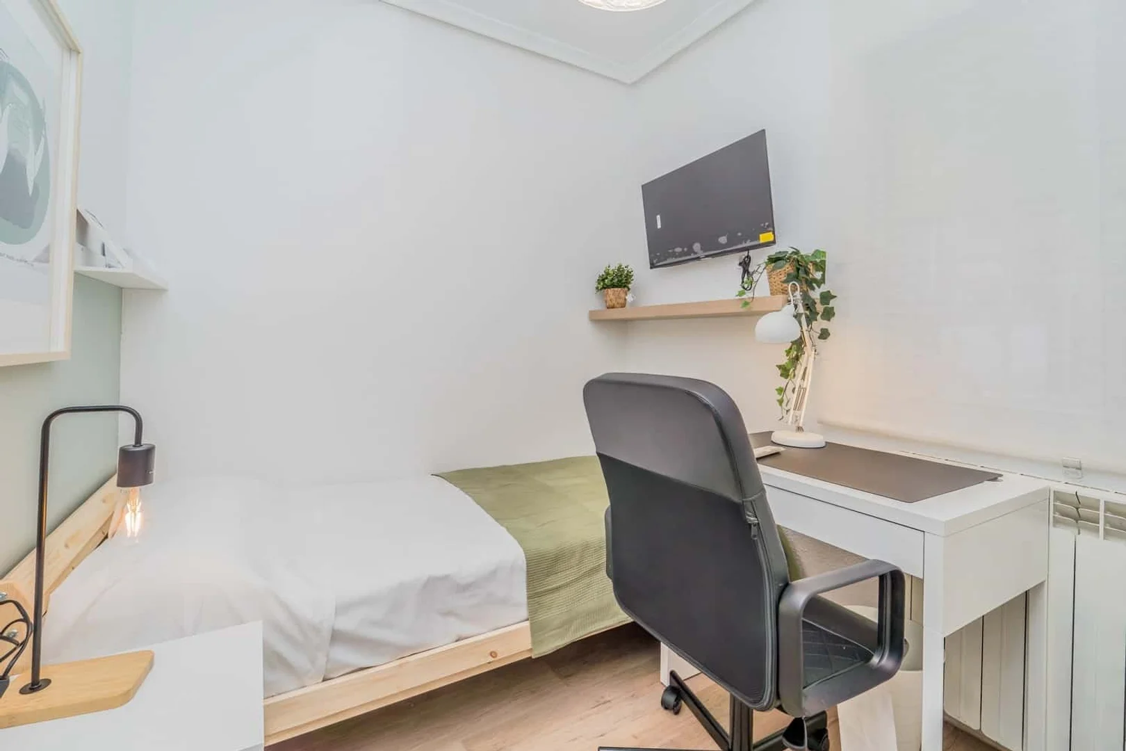 Chambre à louer dans un appartement d'étudiant à , entièrement meublée