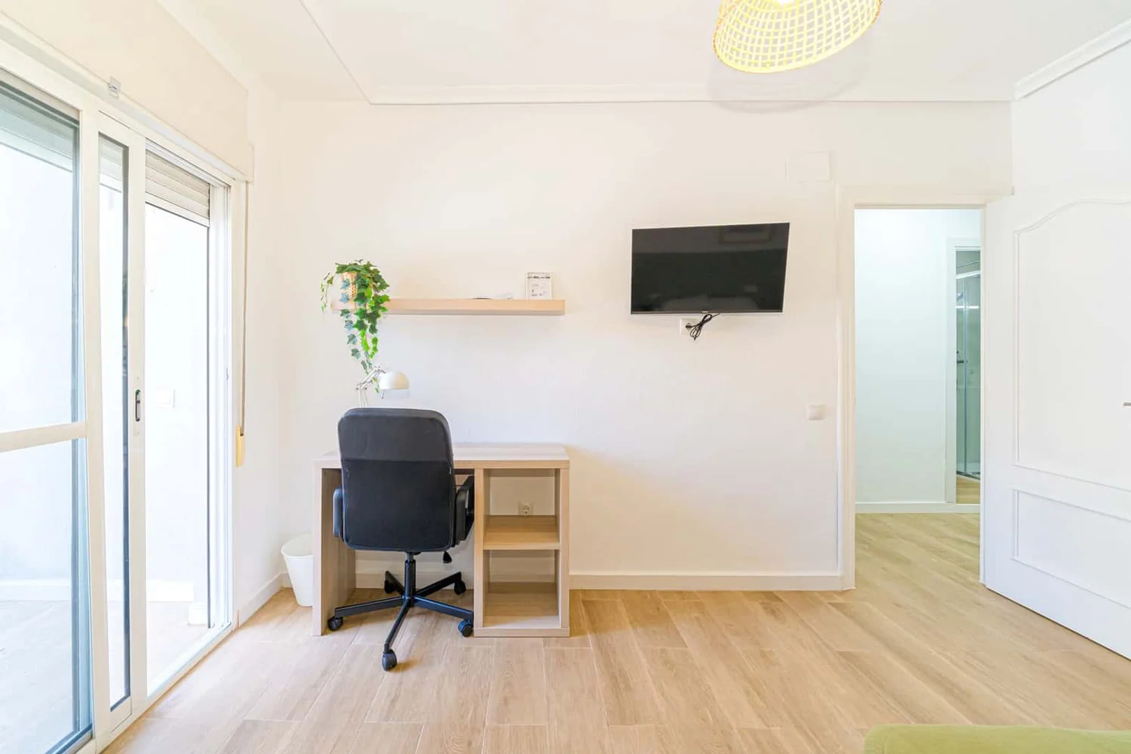 Funktionelles Studentenzimmer perfekt zum Studieren in 