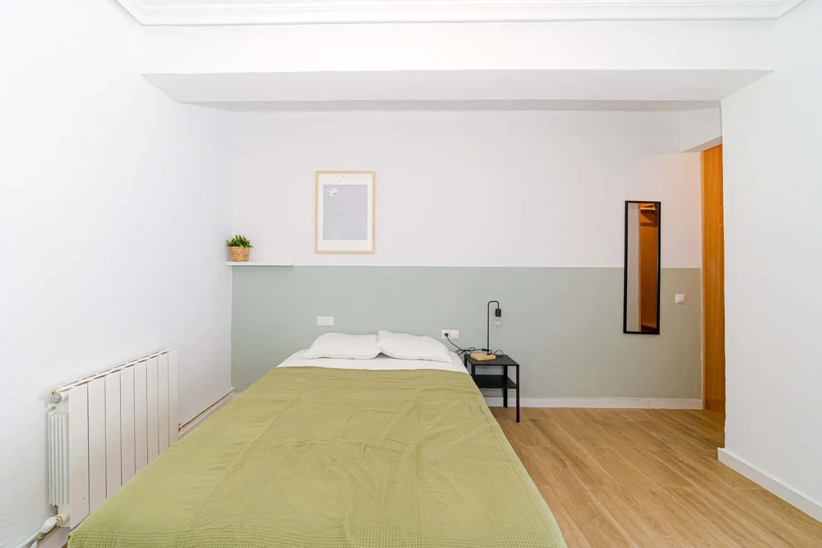 Bezahlbares Zimmer für Studenten mit ausreichender Beleuchtung in 