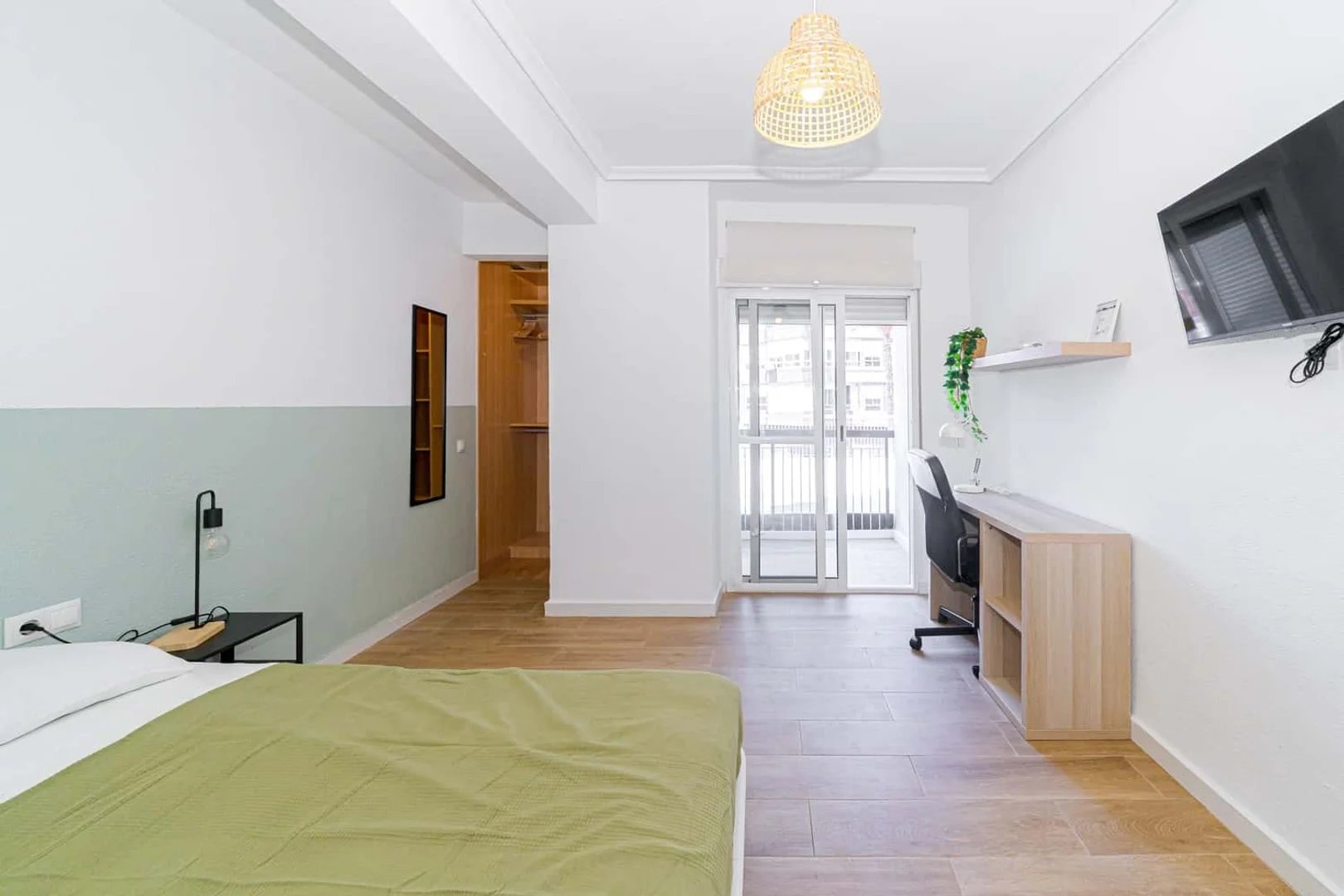 Komfortables und geräumiges Studentenzimmer in 