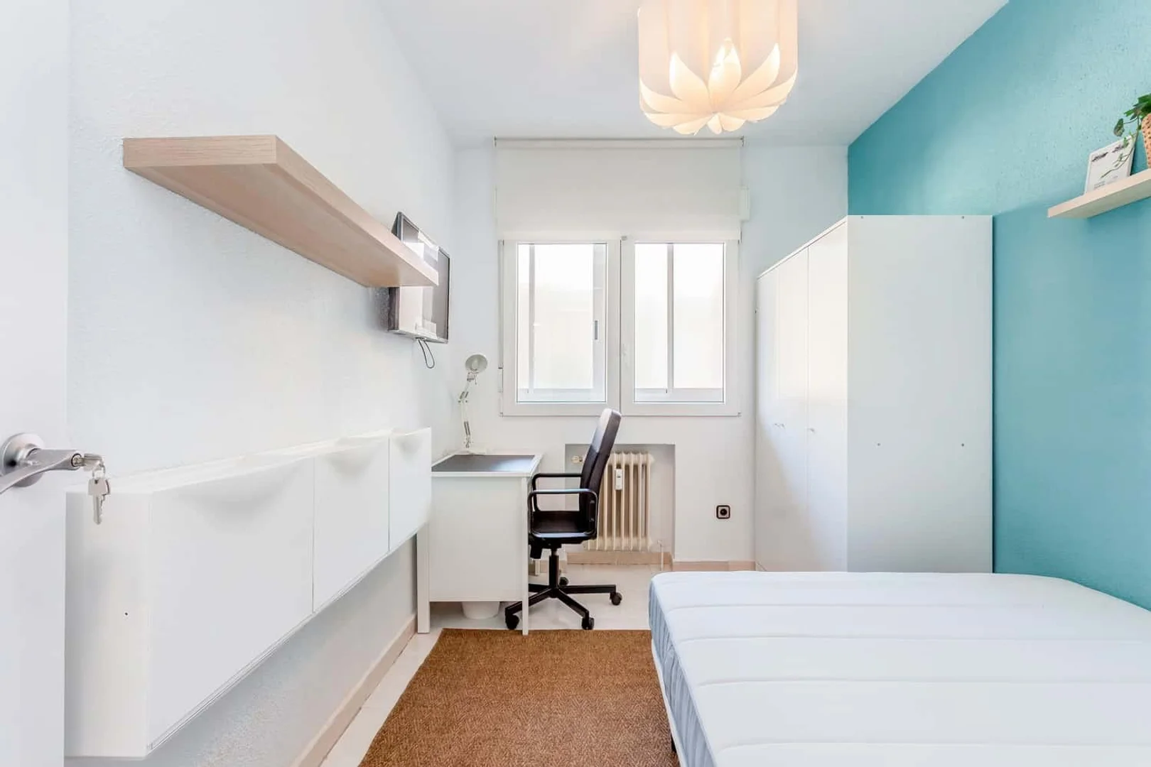 Quarto de estudante económico com localização conveniente em 