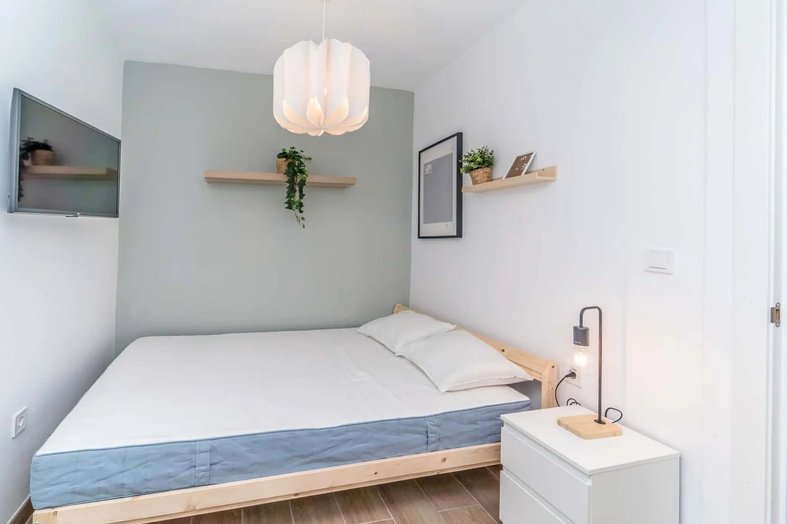 Chambre abordable pour les étudiants avec un bon éclairage dans 