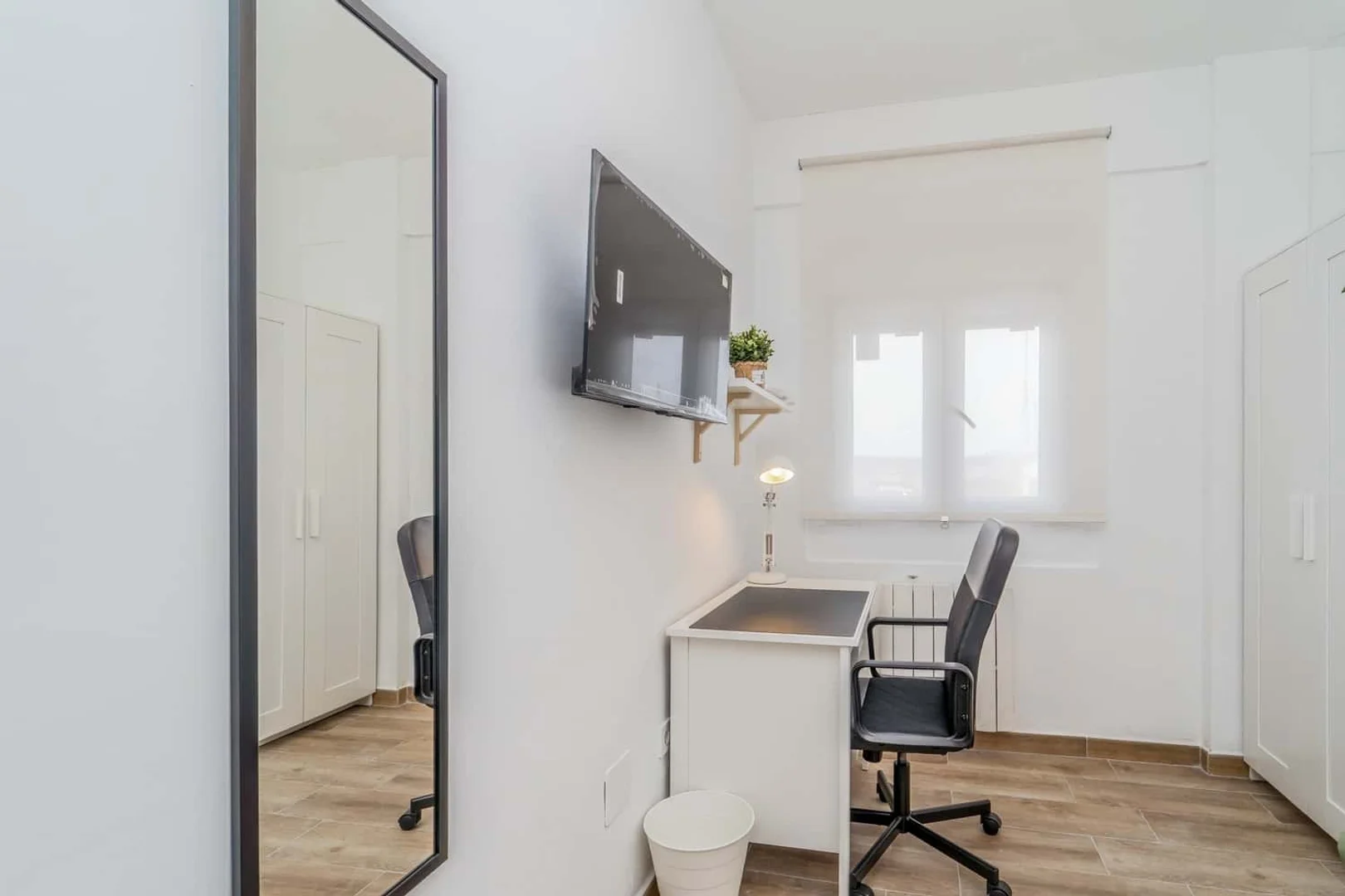 Budget-friendly student room close to campus in 