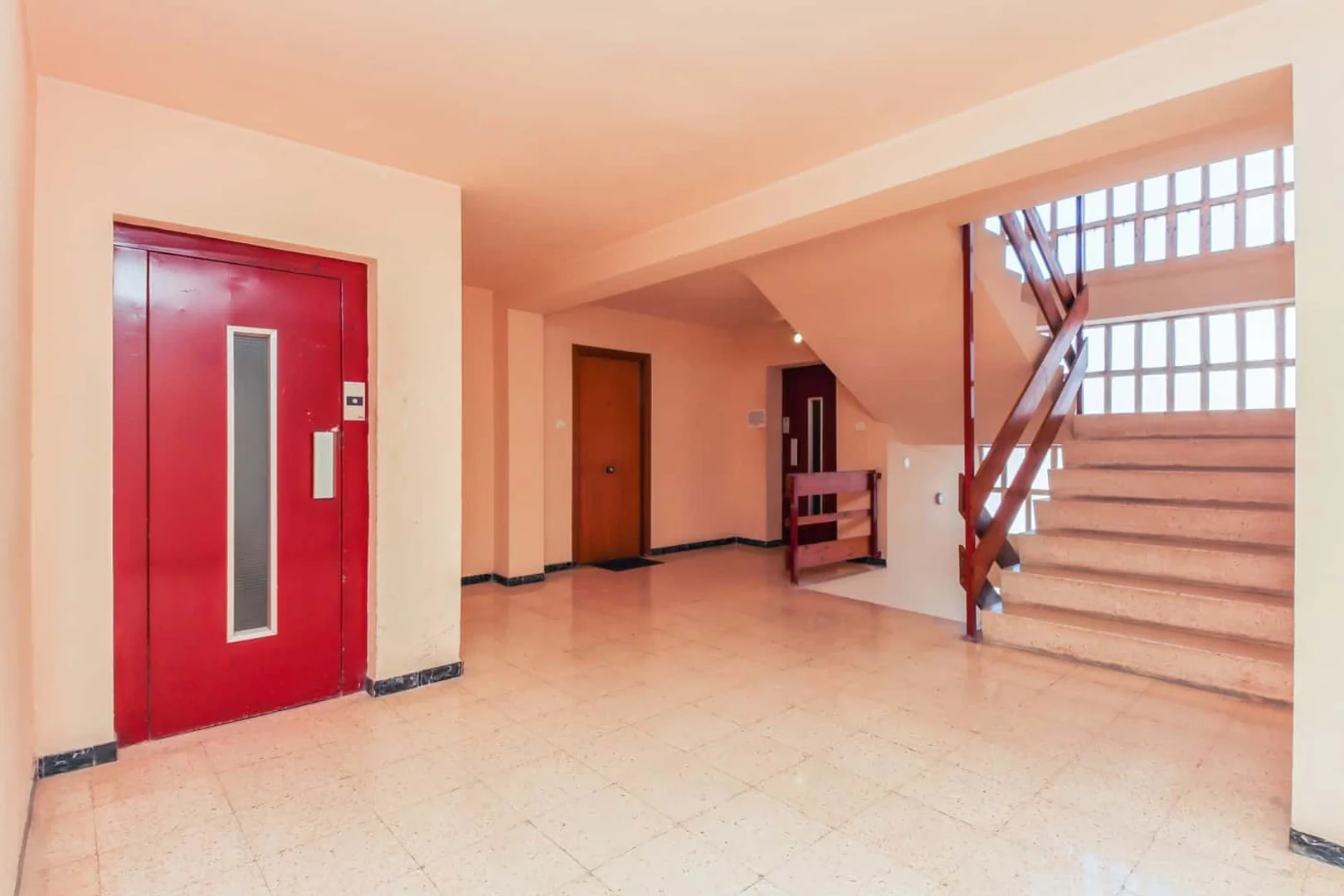 Habitación para estudiantes en  con área de estudio y facilidades compartidas