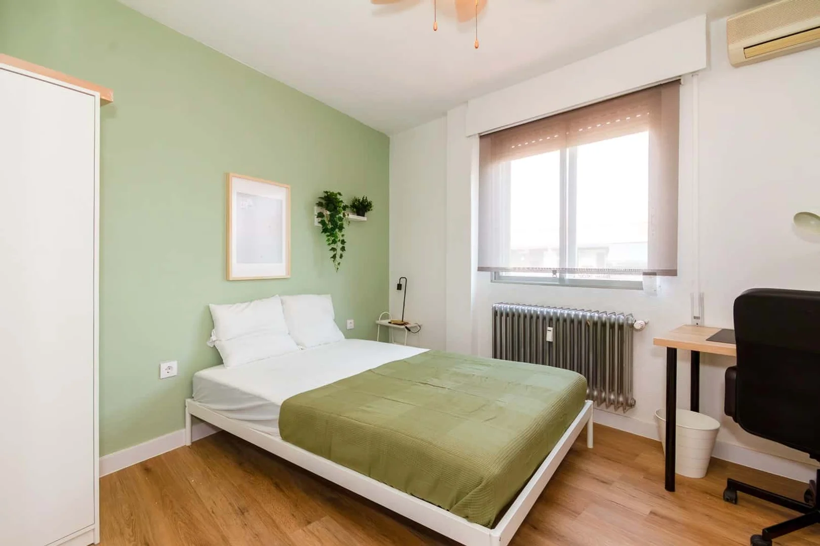 Habitación para estudiantes en  con área de estudio y facilidades compartidas