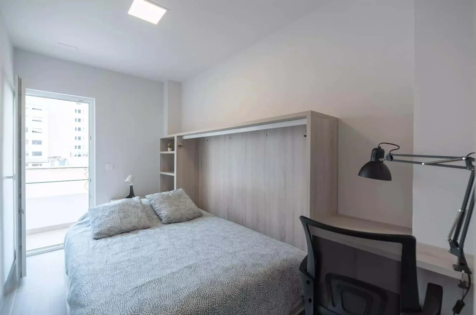 Habitación en apartamento estudiantil en alquiler en , completamente amueblado