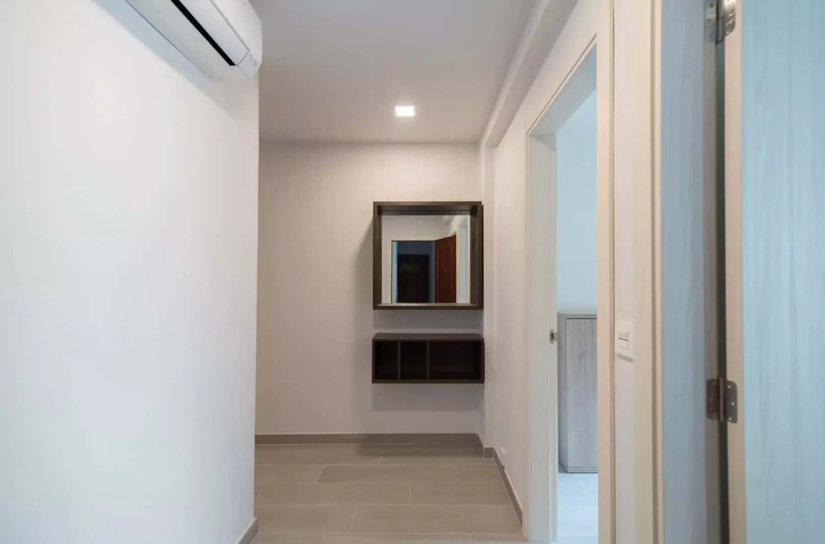 Habitación para estudiantes en  con área de estudio y facilidades compartidas