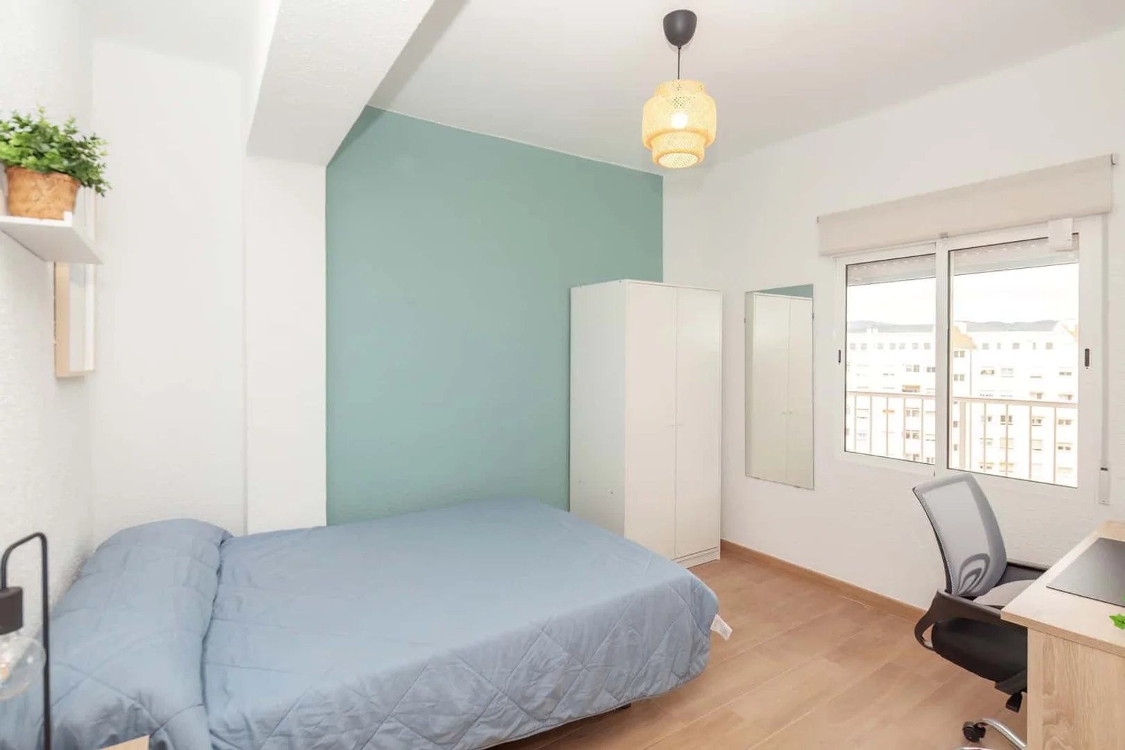 Habitación en apartamento estudiantil en alquiler en , completamente amueblado