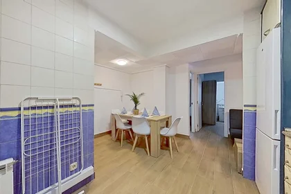Habitación privada en C. de Sevilla, 13, piso 1-f, 50006 Zaragoza, Spain, imagen 5 de 26