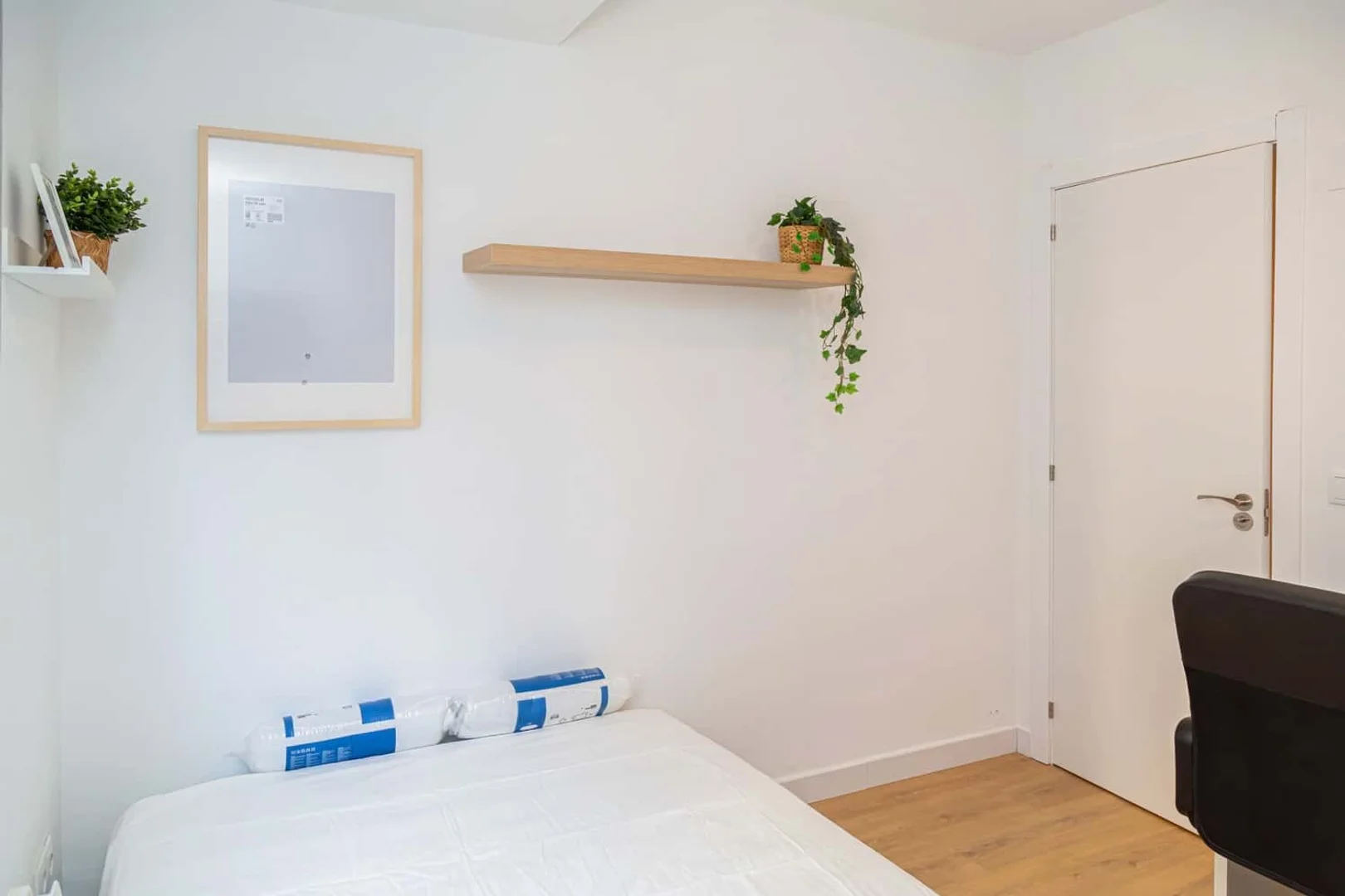 Habitación estudiantil amplia y cómoda en 